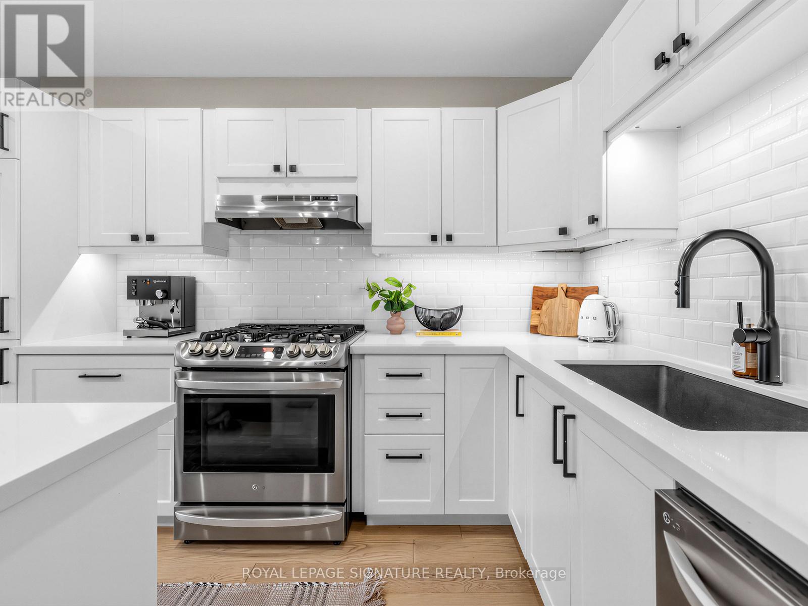 181 Gilbert Avenue, Toronto, Ontario  M6E 4W6 - Photo 10 - W13051318