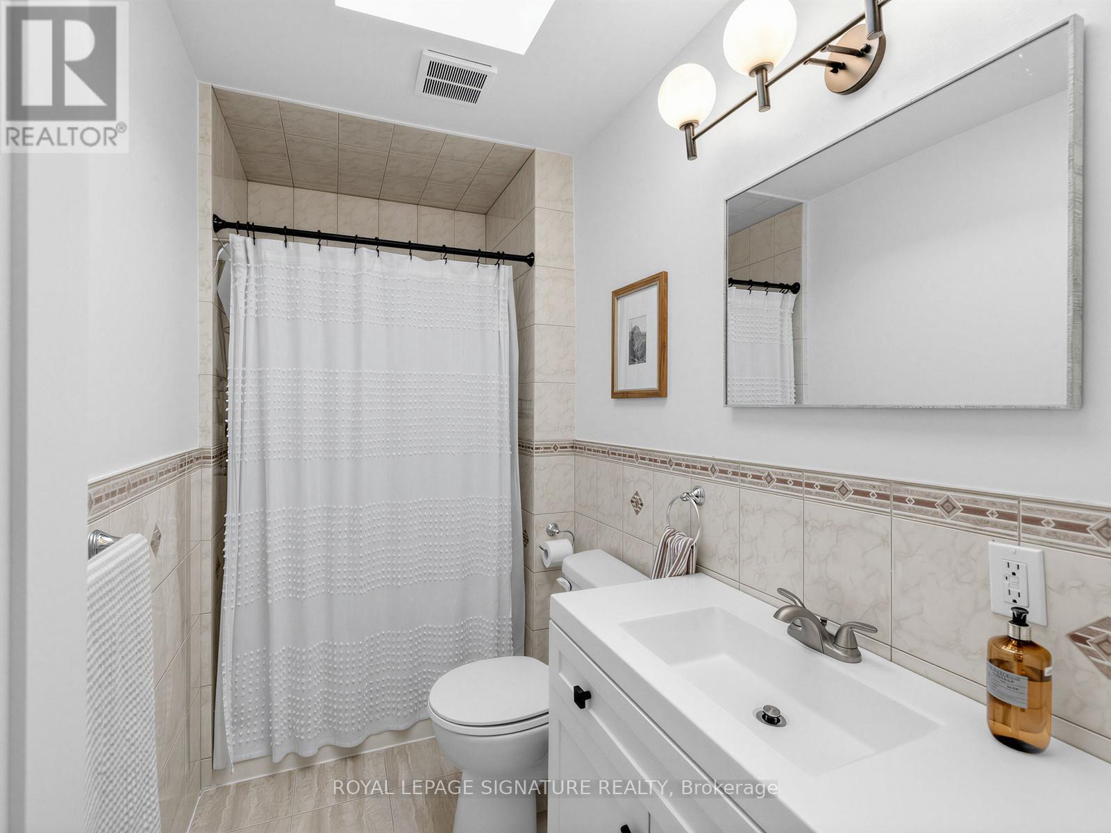 181 Gilbert Avenue, Toronto, Ontario  M6E 4W6 - Photo 19 - W13051318