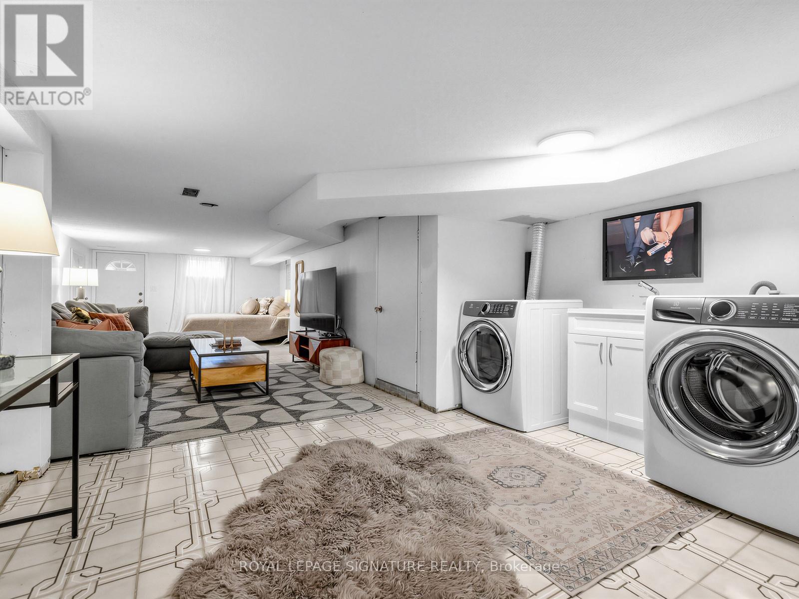 181 Gilbert Avenue, Toronto, Ontario  M6E 4W6 - Photo 21 - W13051318