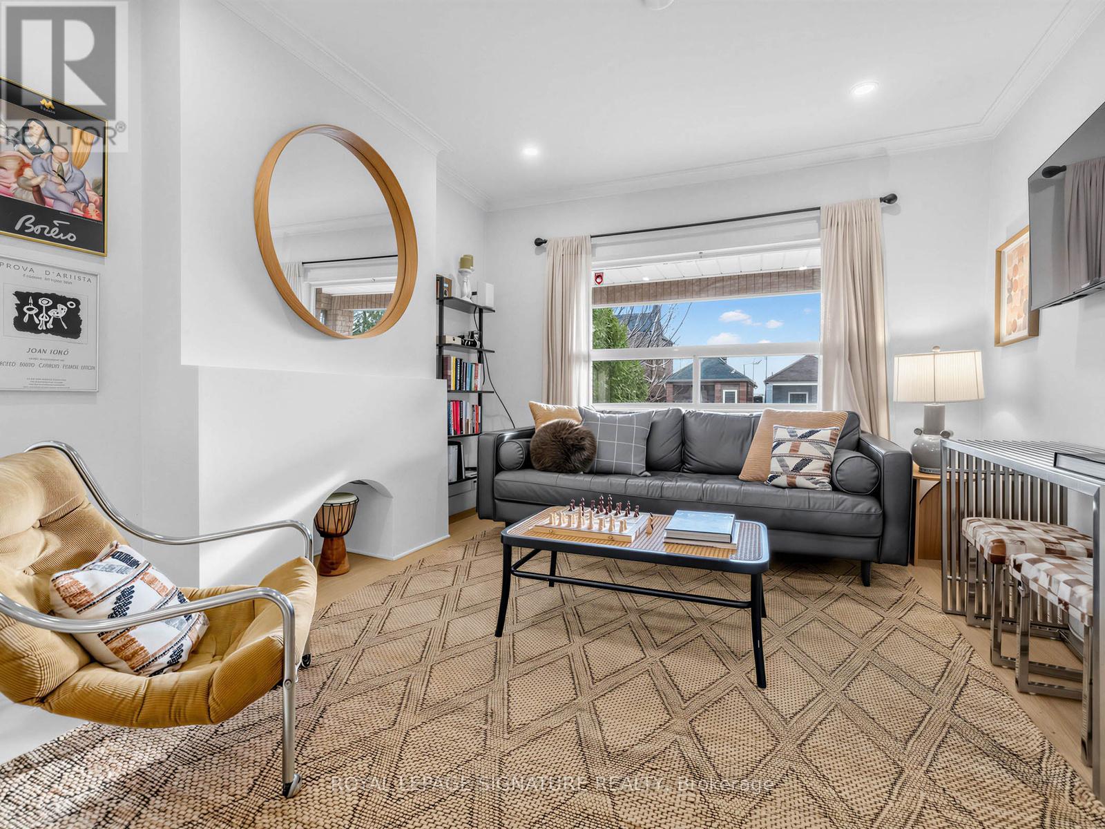 181 Gilbert Avenue, Toronto, Ontario  M6E 4W6 - Photo 4 - W13051318