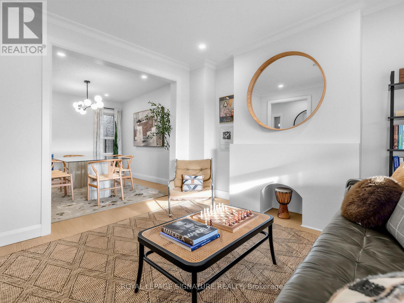 181 Gilbert Avenue, Toronto, Ontario  M6E 4W6 - Photo 5 - W13051318