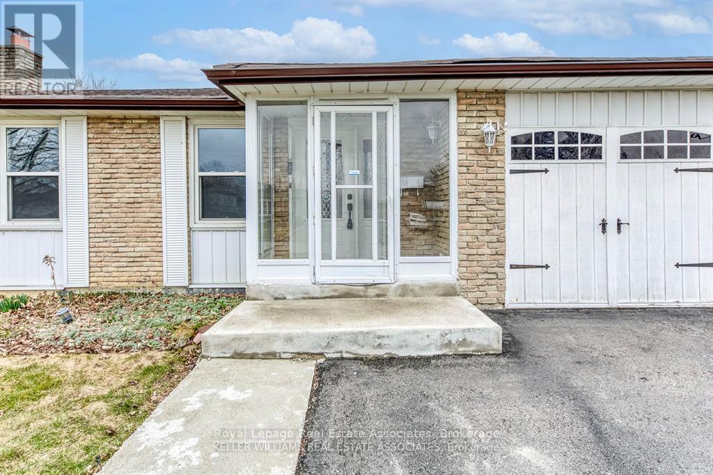 27 Gondola Crescent, Brampton, Ontario  L6S 1W5 - Photo 4 - W13051348