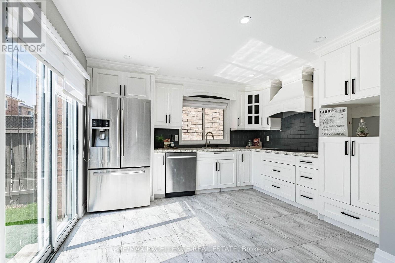 37 Elk Street, Brampton, Ontario  L6R 1R9 - Photo 12 - W13051364