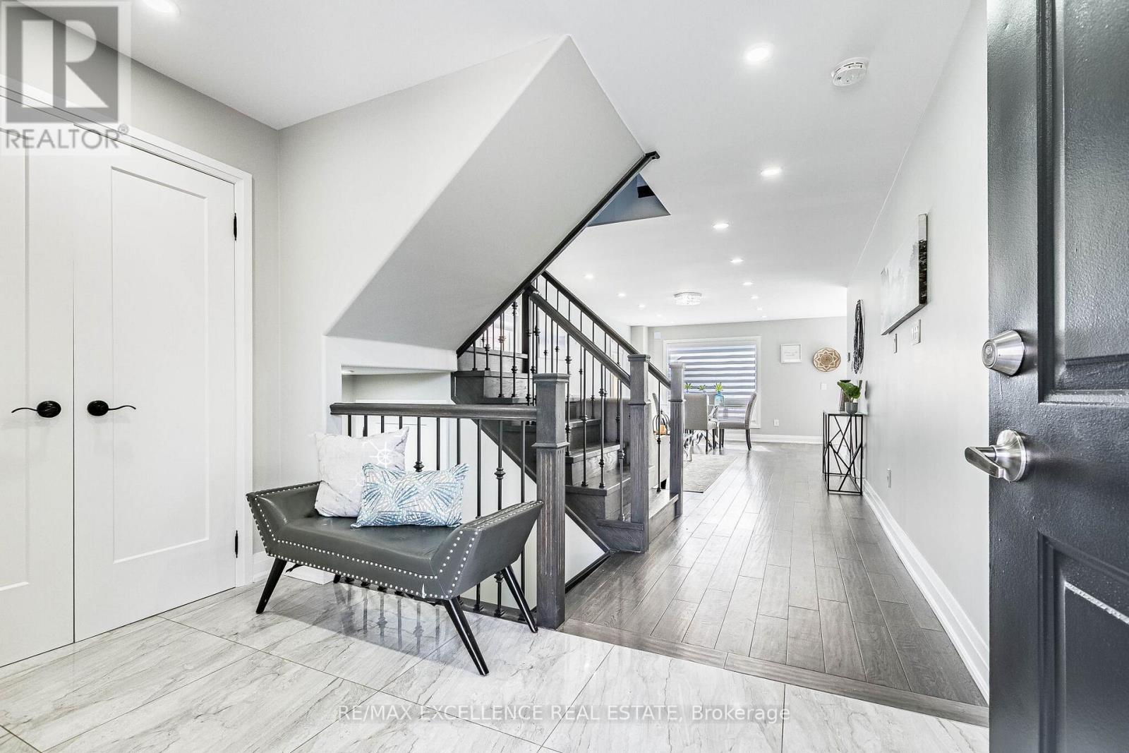 37 Elk Street, Brampton, Ontario  L6R 1R9 - Photo 4 - W13051364