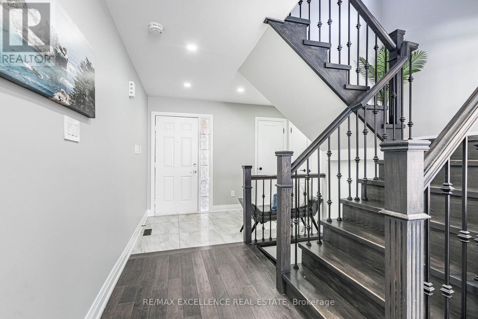 37 Elk Street, Brampton, Ontario  L6R 1R9 - Photo 5 - W13051364