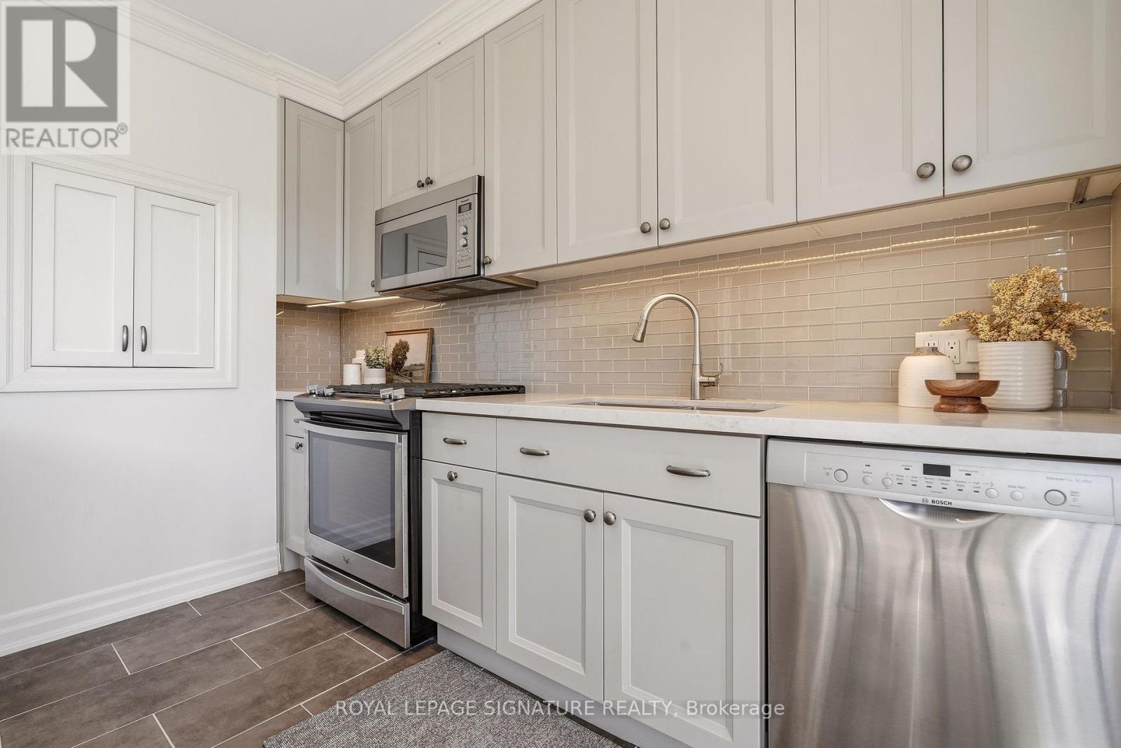 153 Dunn Street, Oakville, Ontario  L6J 3E4 - Photo 13 - W13051400