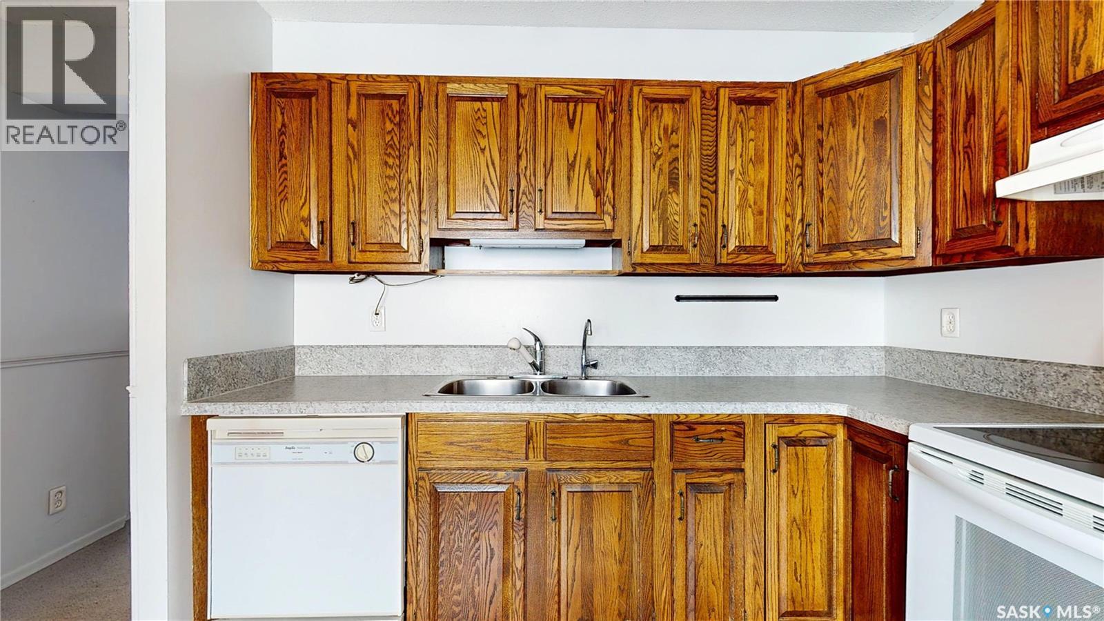 4762 Queen Street, Regina, Saskatchewan  S4S 6G7 - Photo 2 - SK034102