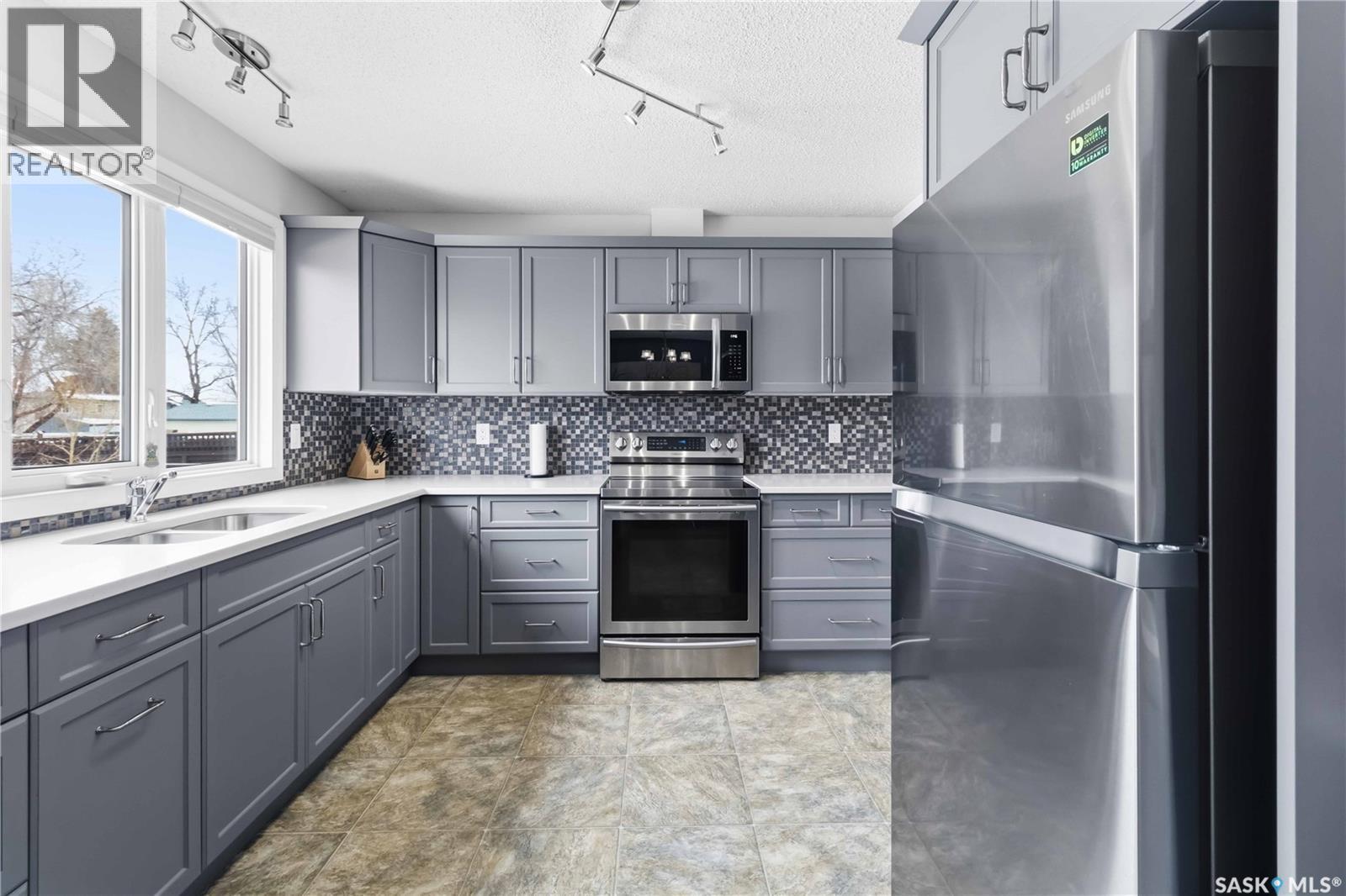 3001 Eastview, Saskatoon, Saskatchewan  S7J 3J1 - Photo 10 - SK034074