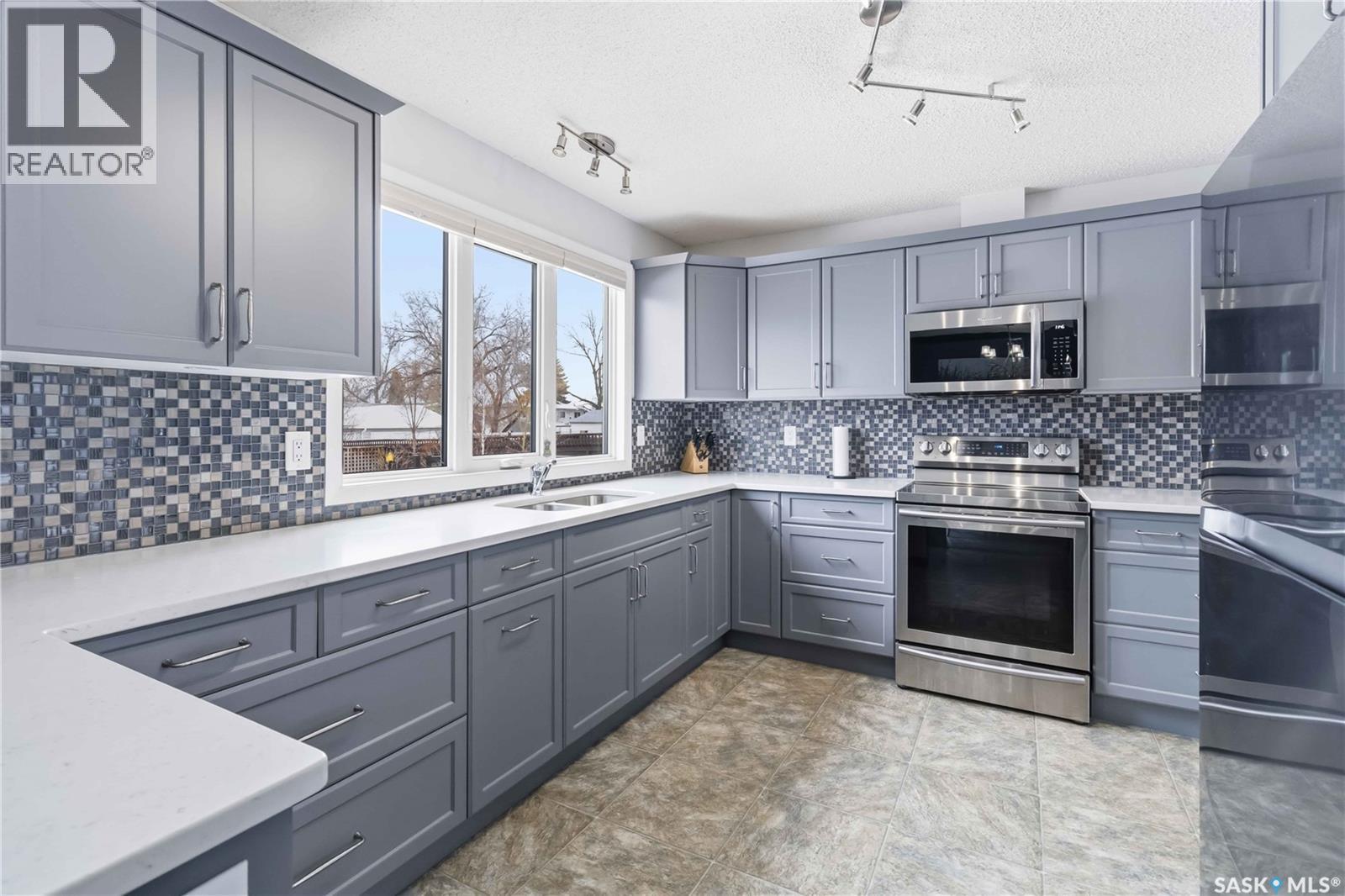 3001 Eastview, Saskatoon, Saskatchewan  S7J 3J1 - Photo 11 - SK034074