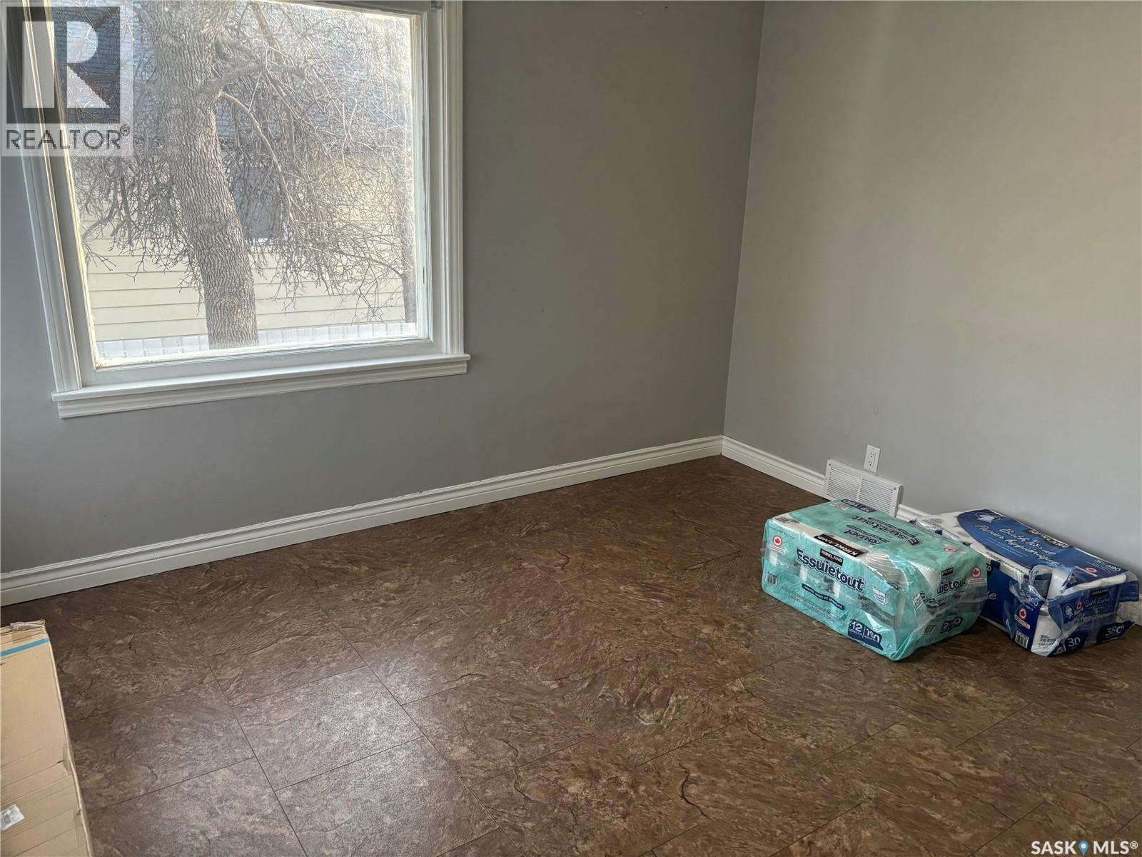 476 4th Avenue Nw, Swift Current, Saskatchewan  S9H 0V3 - Photo 3 - SK034062