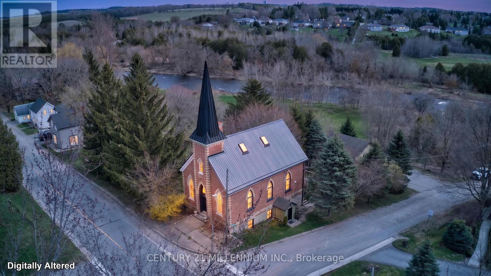 10 MILL STREET, Amaranth, Ontario