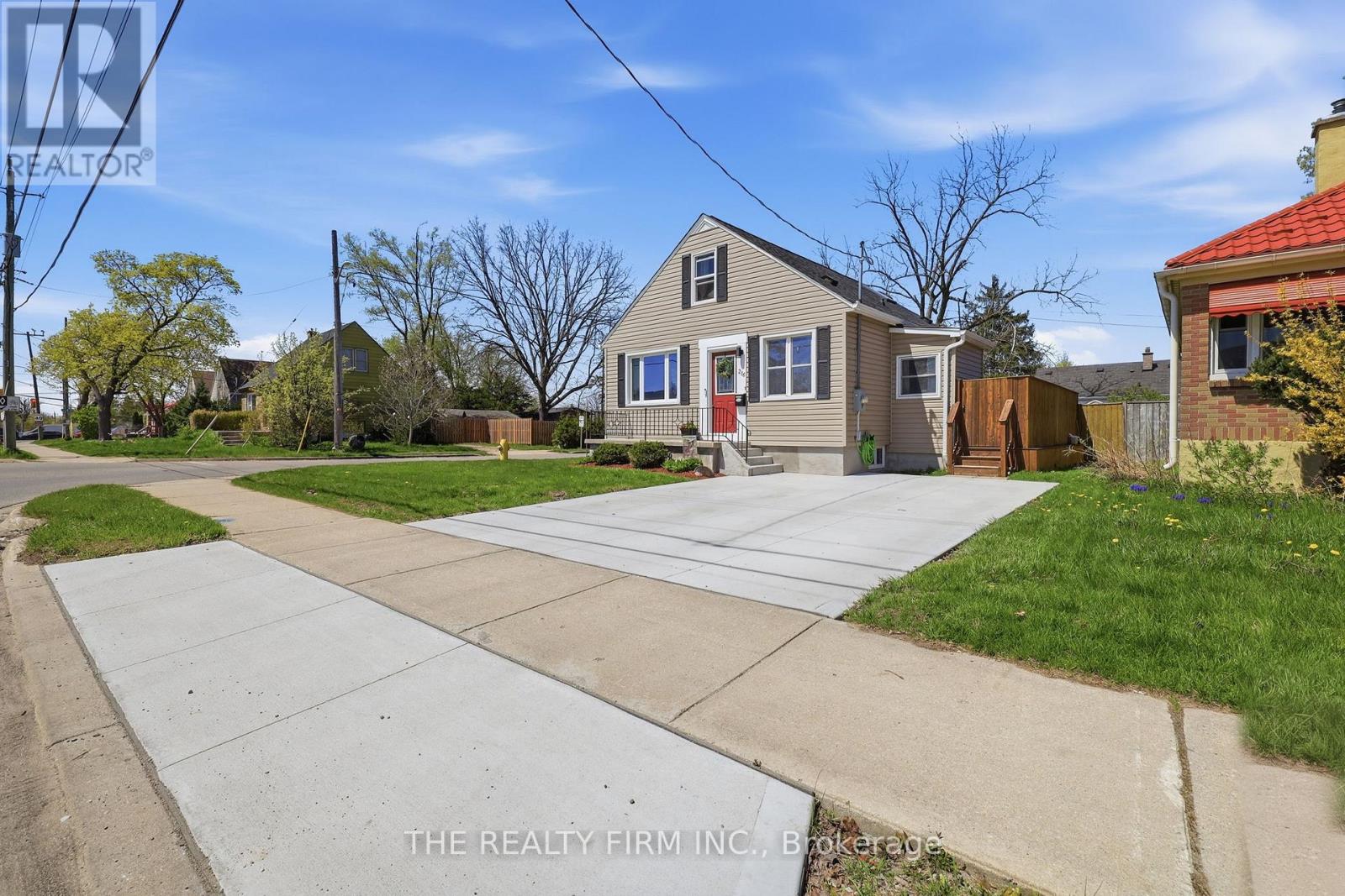 216 Thompson Road, London South, Ontario  N5Z 2Z1 - Photo 2 - X13051342