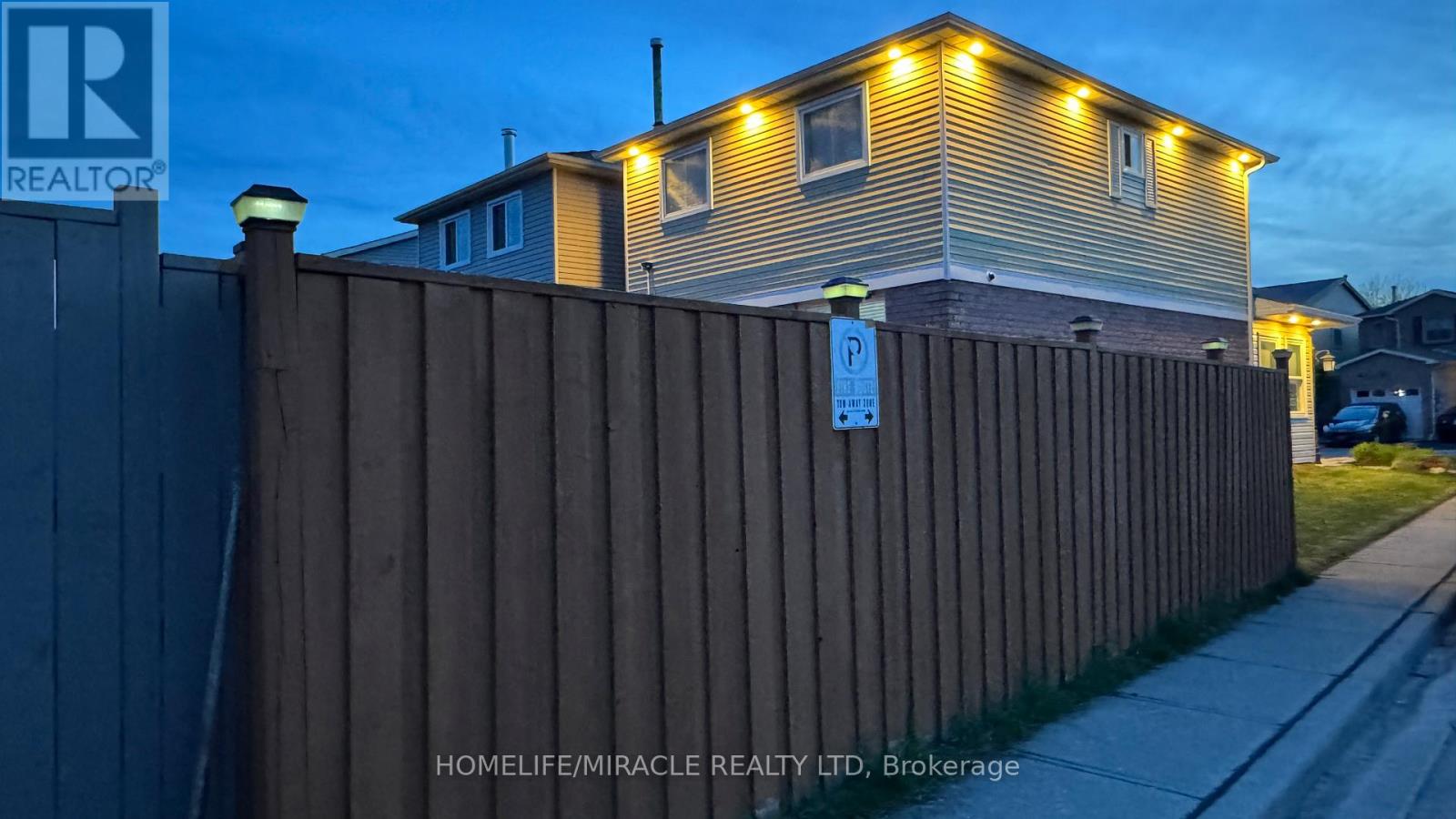 131 Plumrose Pathway, Toronto, Ontario  M1B 4B6 - Photo 4 - E13030930