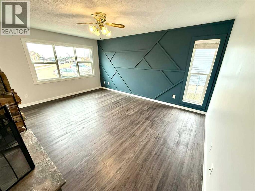 716 Bankview Drive, Drumheller, Alberta  T0J 0Y5 - Photo 2 - A2301422