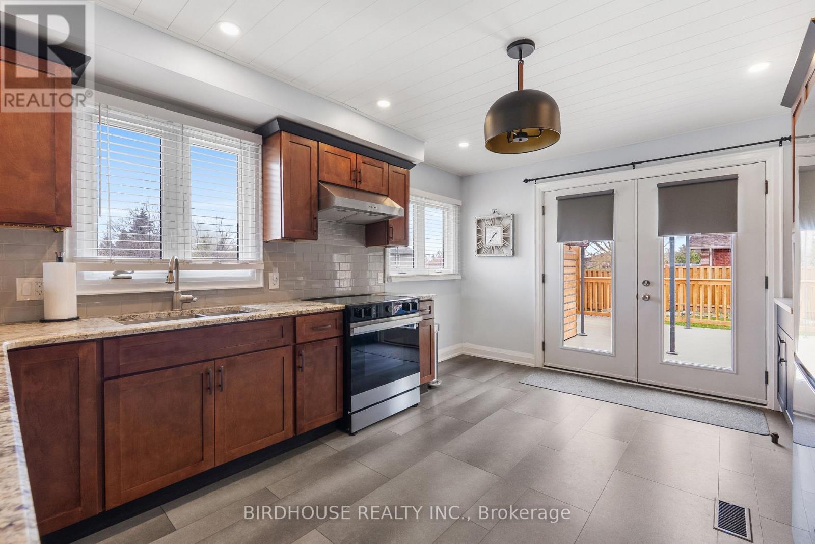 264 Victoria Avenue N, Kawartha Lakes, Ontario  K9V 6B9 - Photo 11 - X13051446