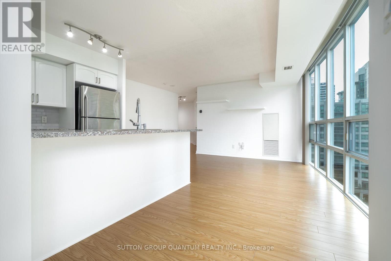 1002 - 30 Grand Trunk Crescent, Toronto, Ontario  M5J 3A4 - Photo 11 - C13051530