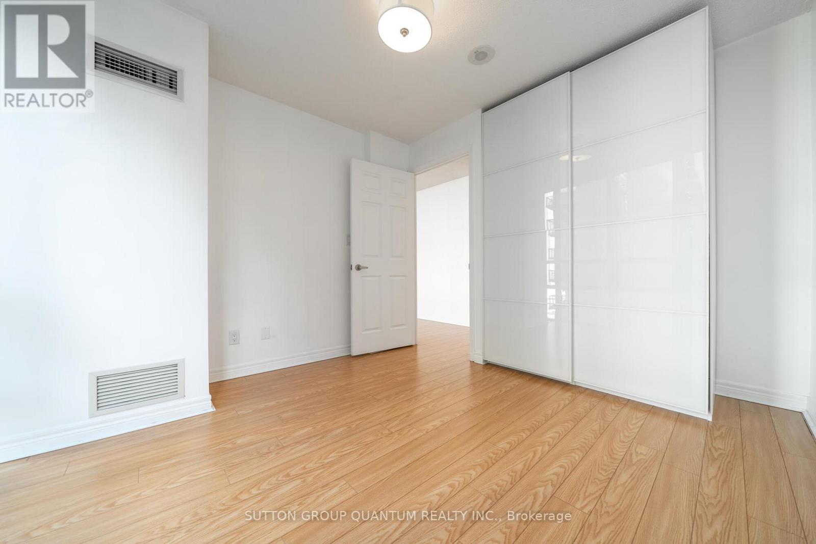 1002 - 30 Grand Trunk Crescent, Toronto, Ontario  M5J 3A4 - Photo 17 - C13051530