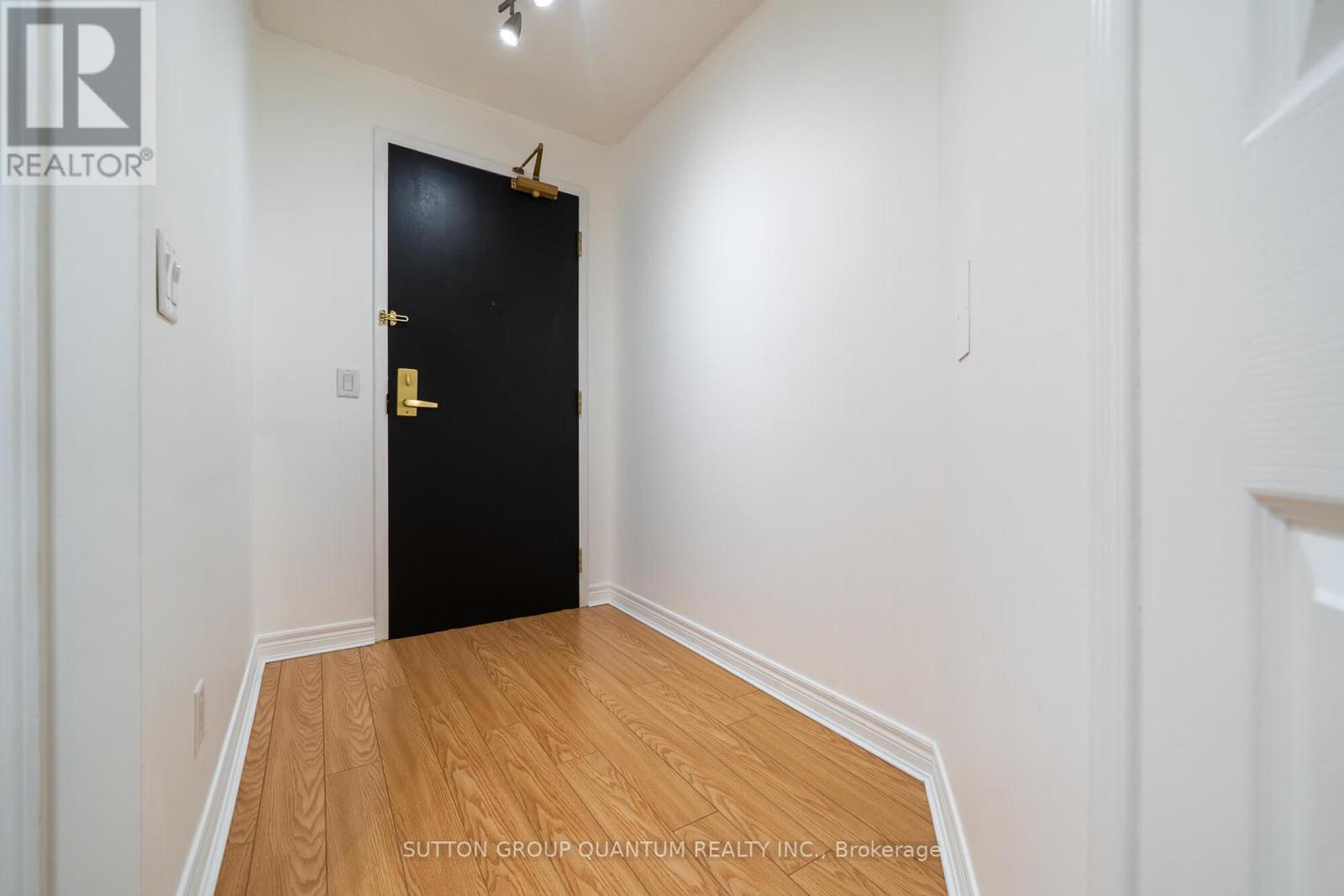 1002 - 30 Grand Trunk Crescent, Toronto, Ontario  M5J 3A4 - Photo 3 - C13051530