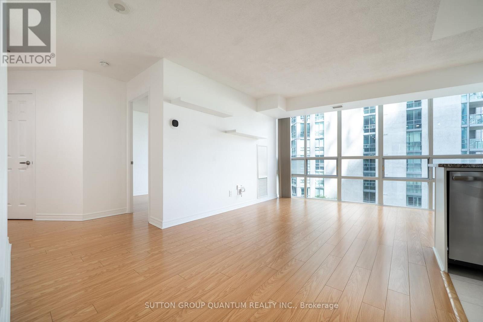 1002 - 30 Grand Trunk Crescent, Toronto, Ontario  M5J 3A4 - Photo 5 - C13051530