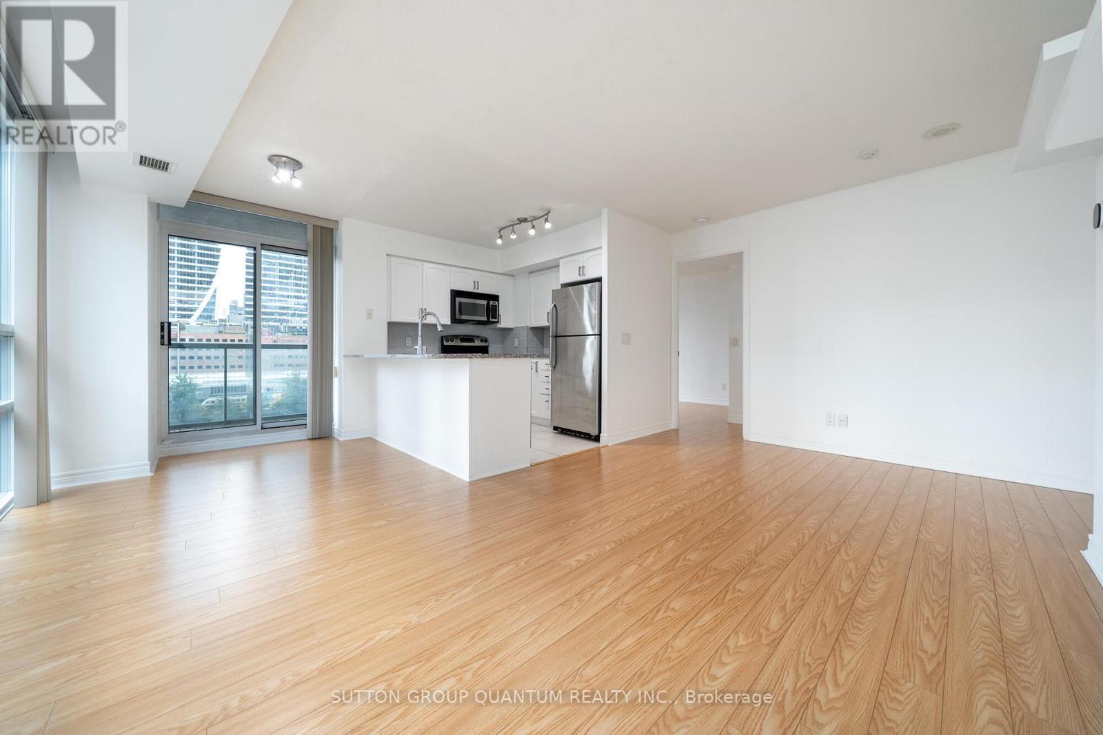 1002 - 30 Grand Trunk Crescent, Toronto, Ontario  M5J 3A4 - Photo 6 - C13051530