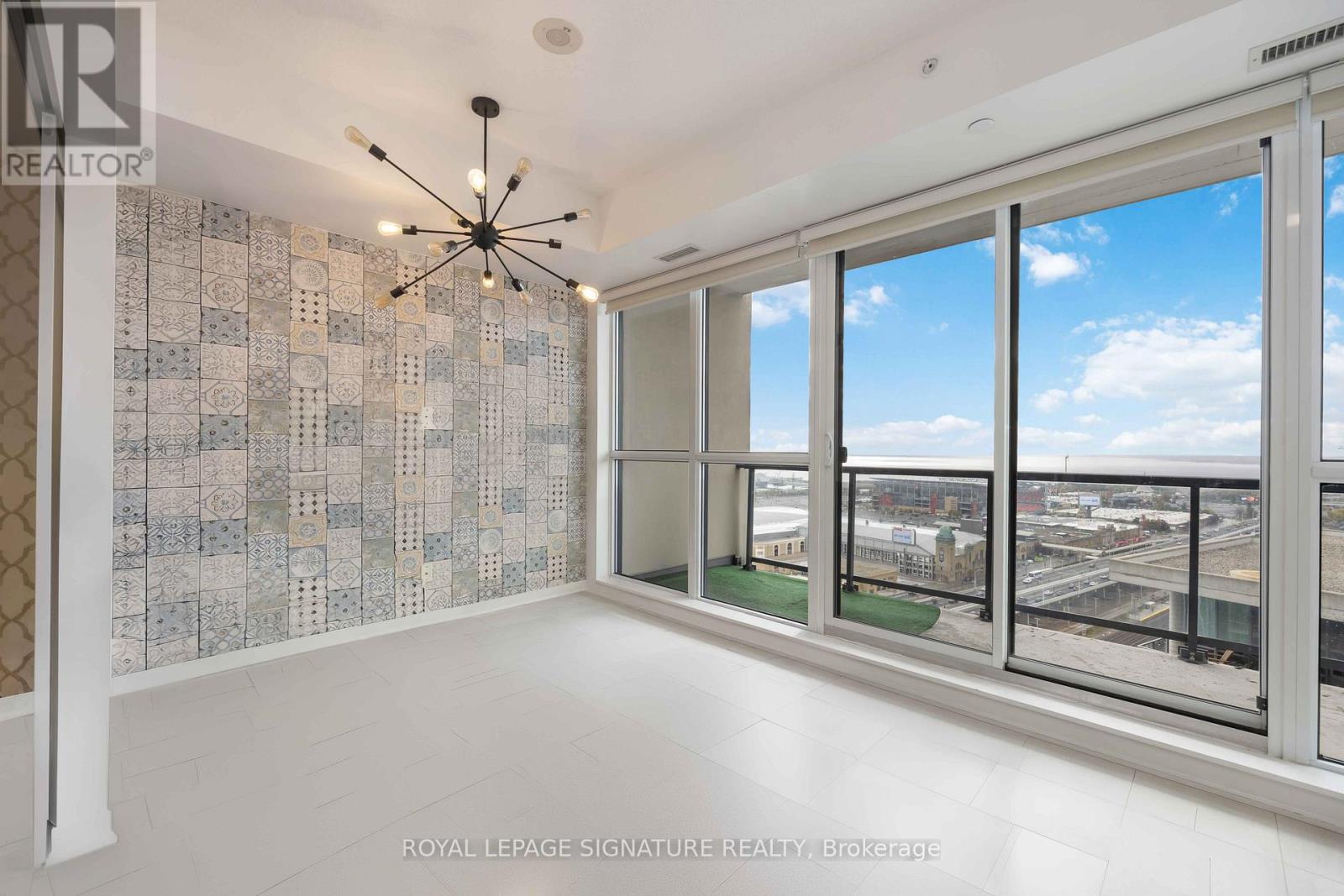 2215 - 51 East Liberty Street, Toronto, Ontario  M6K 3P8 - Photo 3 - C13051588