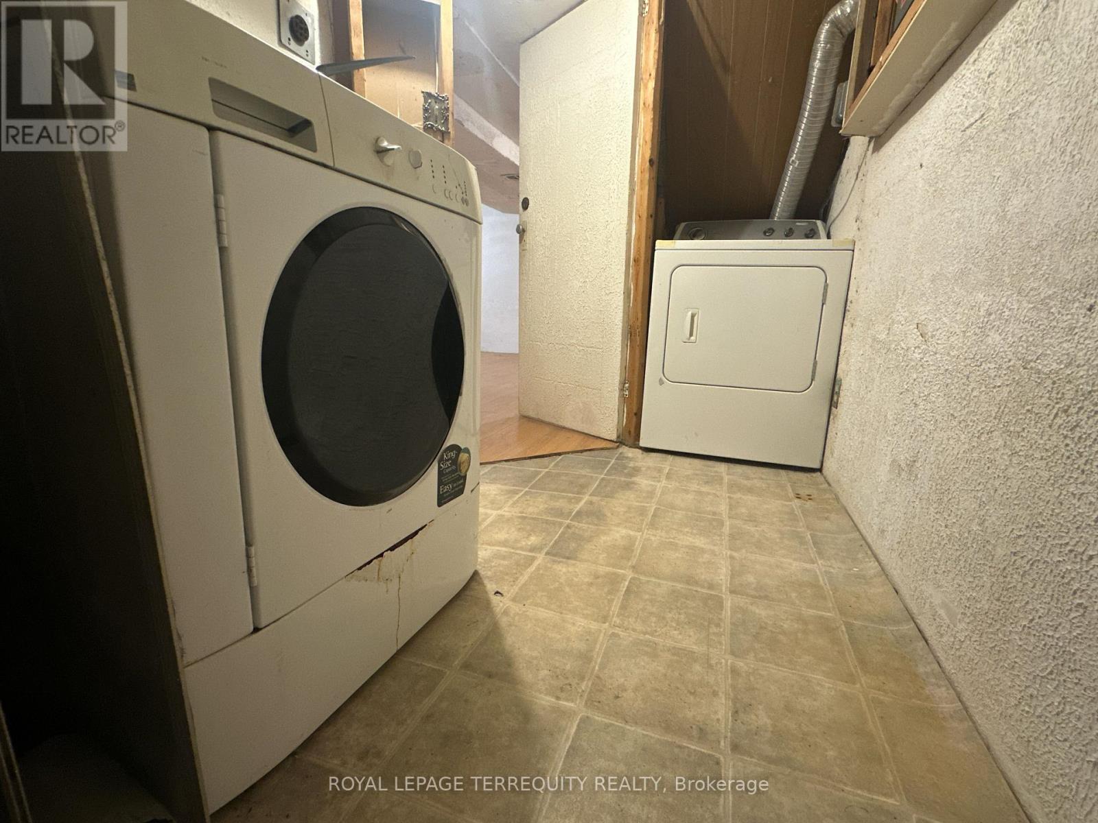 80 Eldon Avenue, Toronto, Ontario  M4C 5G3 - Photo 11 - E13051570