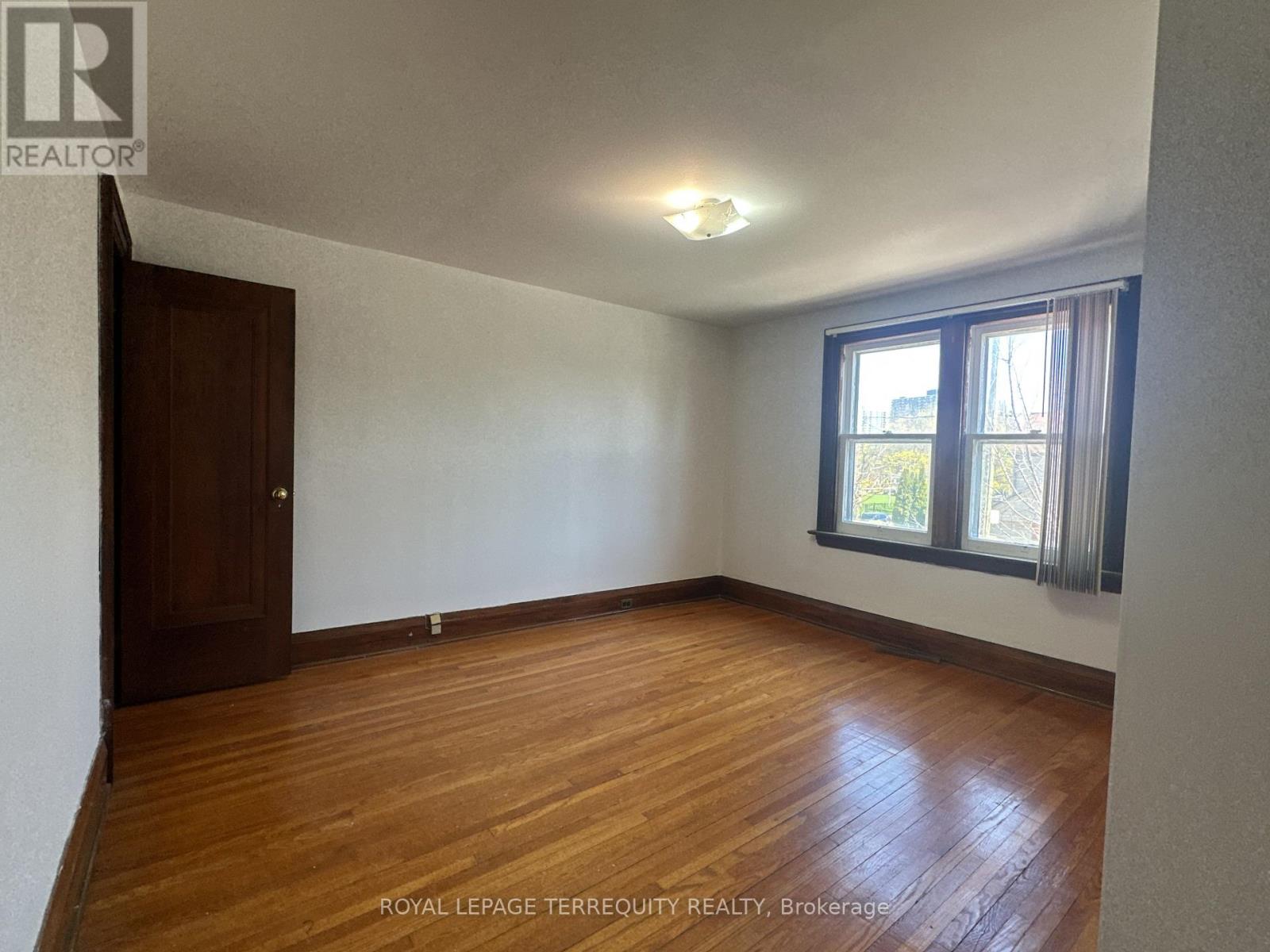 80 Eldon Avenue, Toronto, Ontario  M4C 5G3 - Photo 2 - E13051570