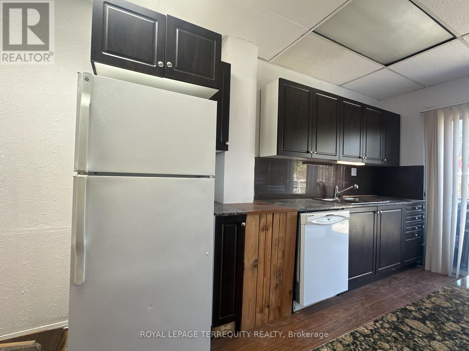 80 Eldon Avenue, Toronto, Ontario  M4C 5G3 - Photo 3 - E13051570