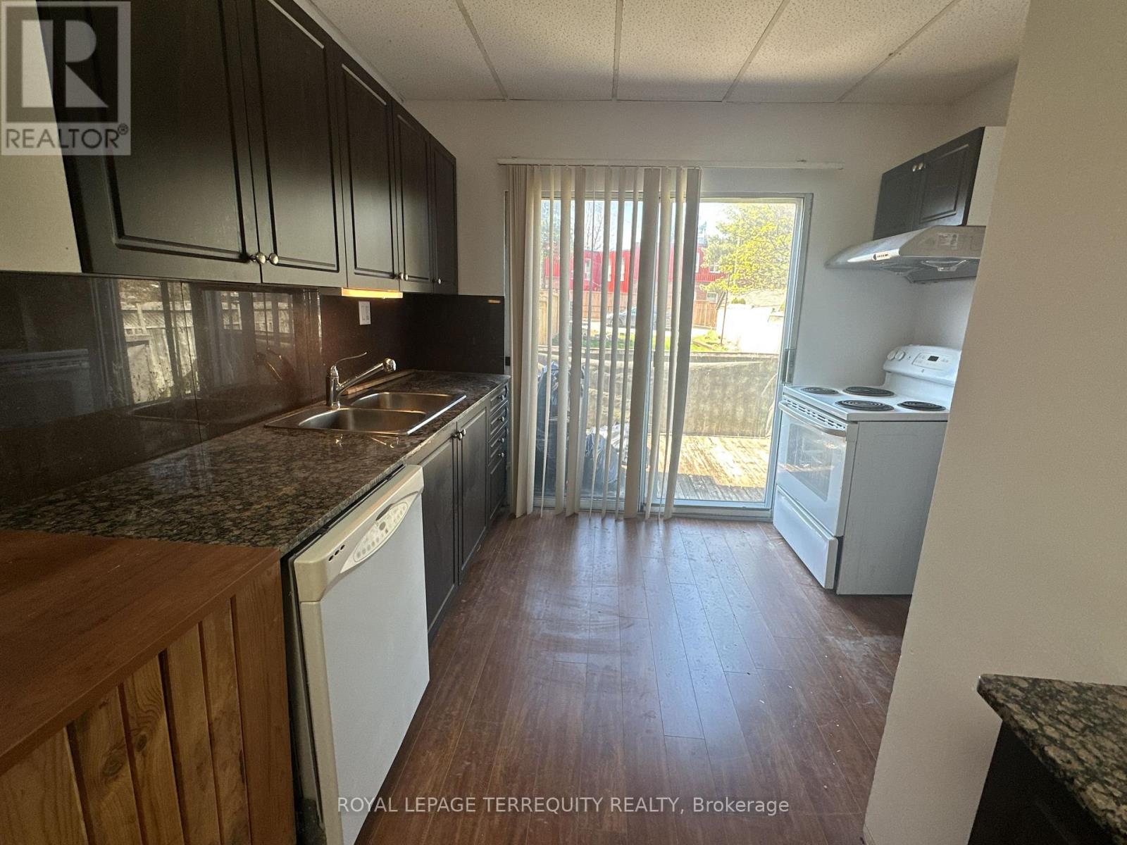 80 Eldon Avenue, Toronto, Ontario  M4C 5G3 - Photo 4 - E13051570