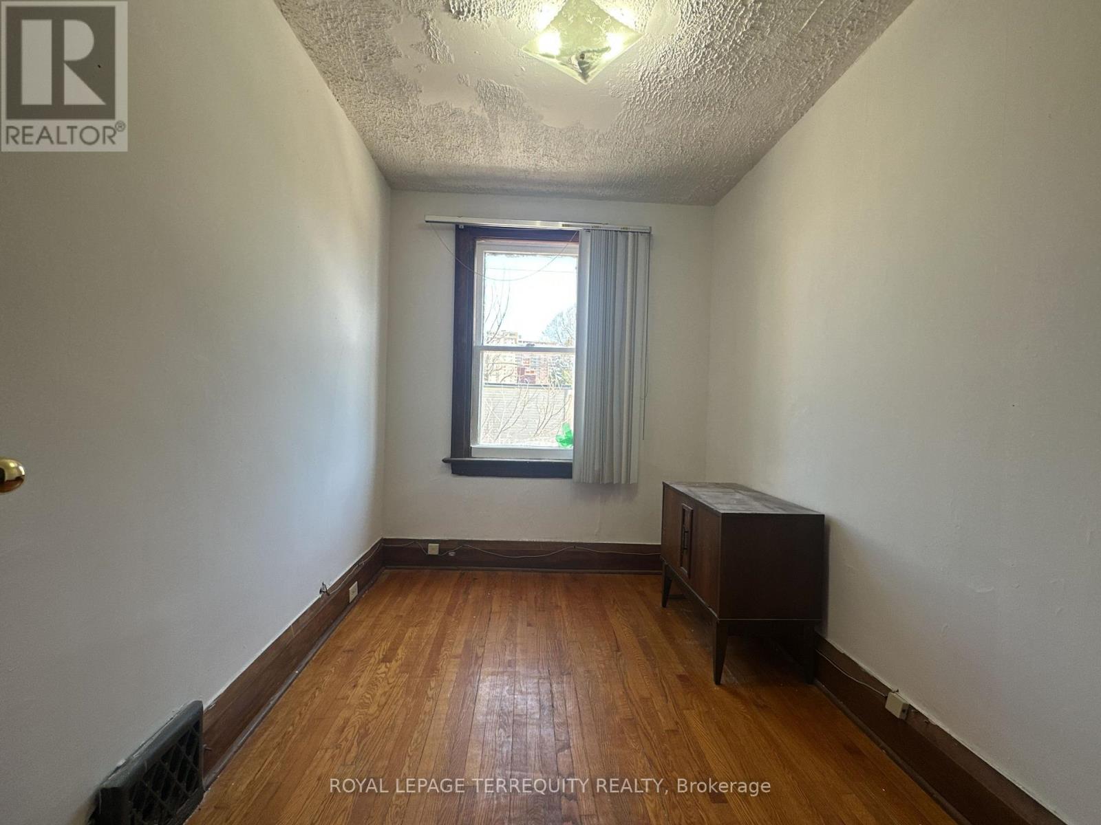 80 Eldon Avenue, Toronto, Ontario  M4C 5G3 - Photo 7 - E13051570