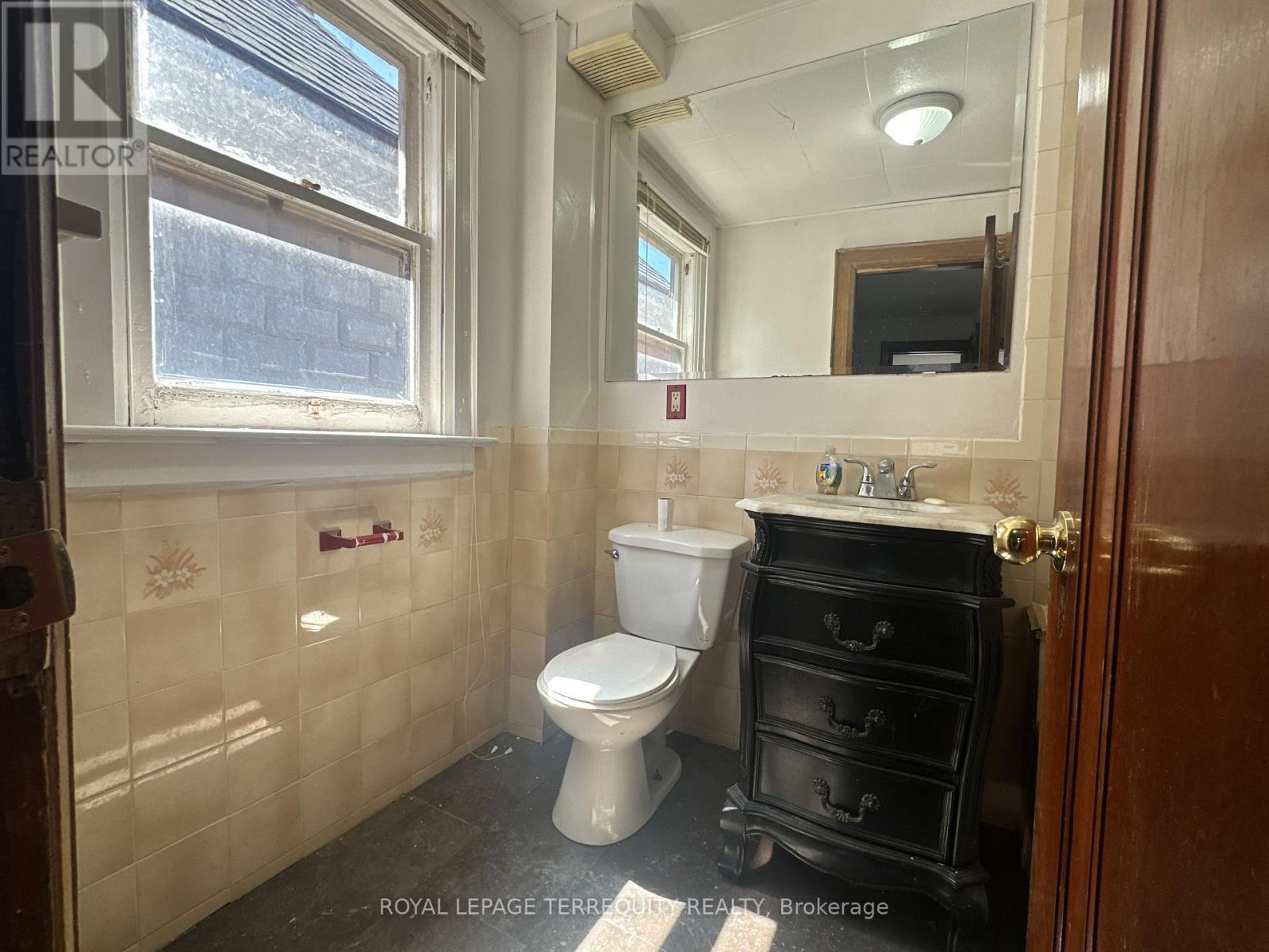 80 Eldon Avenue, Toronto, Ontario  M4C 5G3 - Photo 8 - E13051570