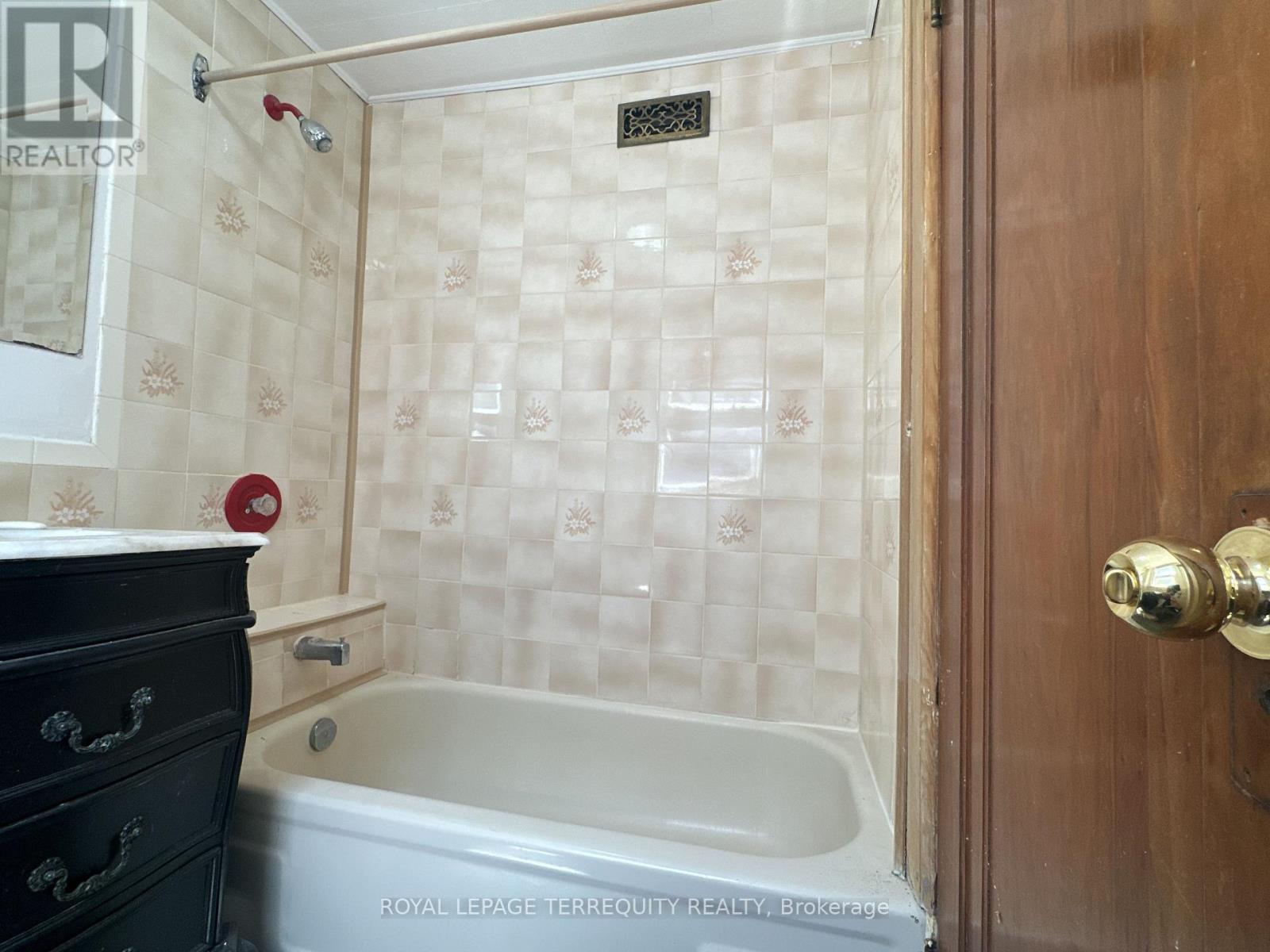 80 Eldon Avenue, Toronto, Ontario  M4C 5G3 - Photo 9 - E13051570