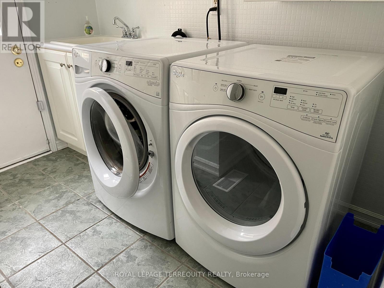 1328 Eddie Shain Drive, Oakville, Ontario  L6J 7C9 - Photo 10 - W13047182