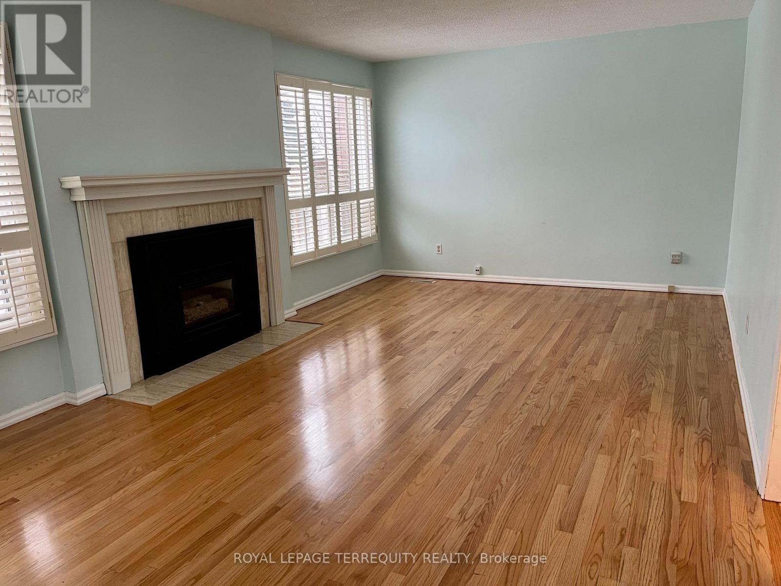 1328 Eddie Shain Drive, Oakville, Ontario  L6J 7C9 - Photo 2 - W13047182