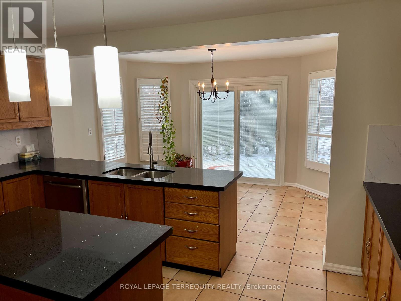 1328 Eddie Shain Drive, Oakville, Ontario  L6J 7C9 - Photo 6 - W13047182