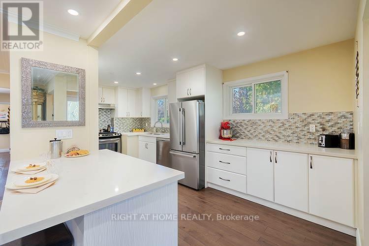 304 Roywood Crescent, Newmarket, Ontario  L4Y 1A5 - Photo 2 - N13051436