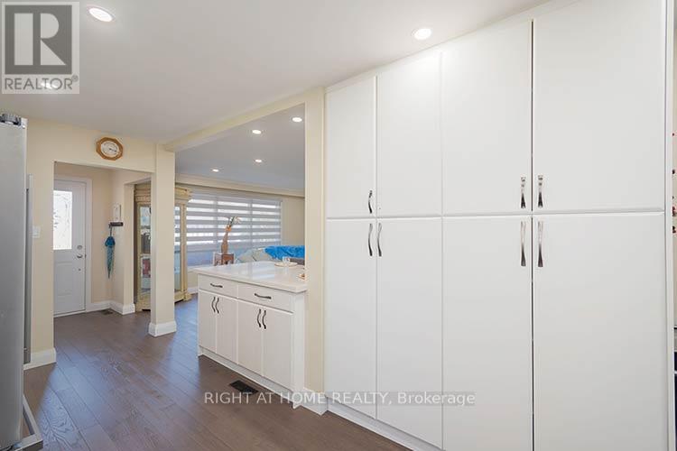 304 Roywood Crescent, Newmarket, Ontario  L4Y 1A5 - Photo 3 - N13051436