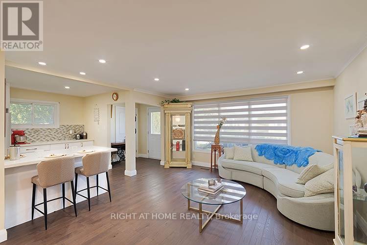 304 Roywood Crescent, Newmarket, Ontario  L4Y 1A5 - Photo 4 - N13051436