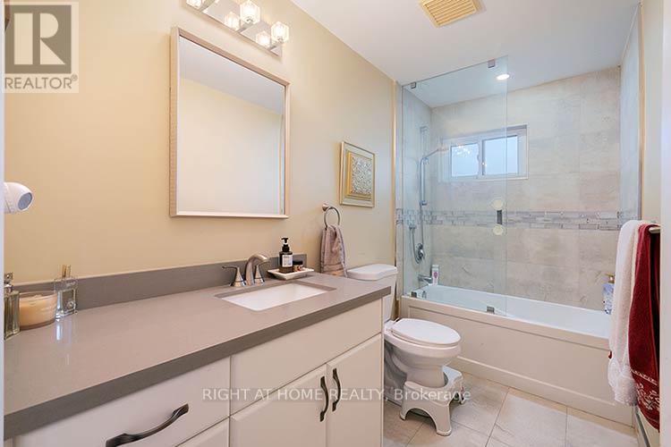 304 Roywood Crescent, Newmarket, Ontario  L4Y 1A5 - Photo 7 - N13051436