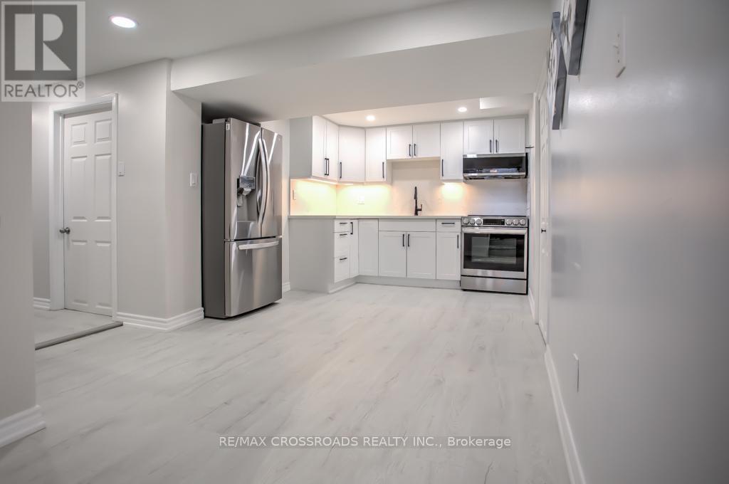 66 Bayhampton Crescent, Vaughan (Brownridge), Ontario  L4J 7G9 - Photo 2 - N13051442