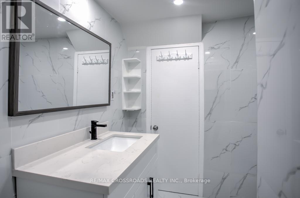 66 Bayhampton Crescent, Vaughan (Brownridge), Ontario  L4J 7G9 - Photo 5 - N13051442