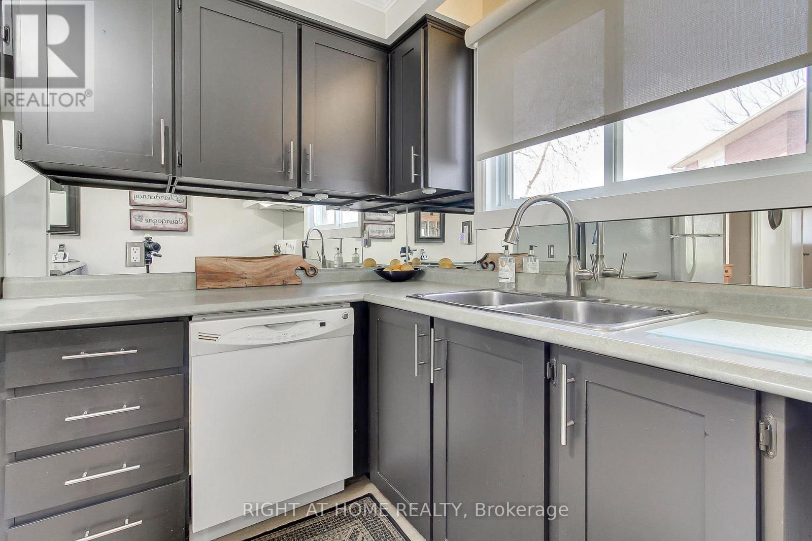 331 Primrose Lane, Newmarket, Ontario  L3Y 5Z3 - Photo 13 - N13051486