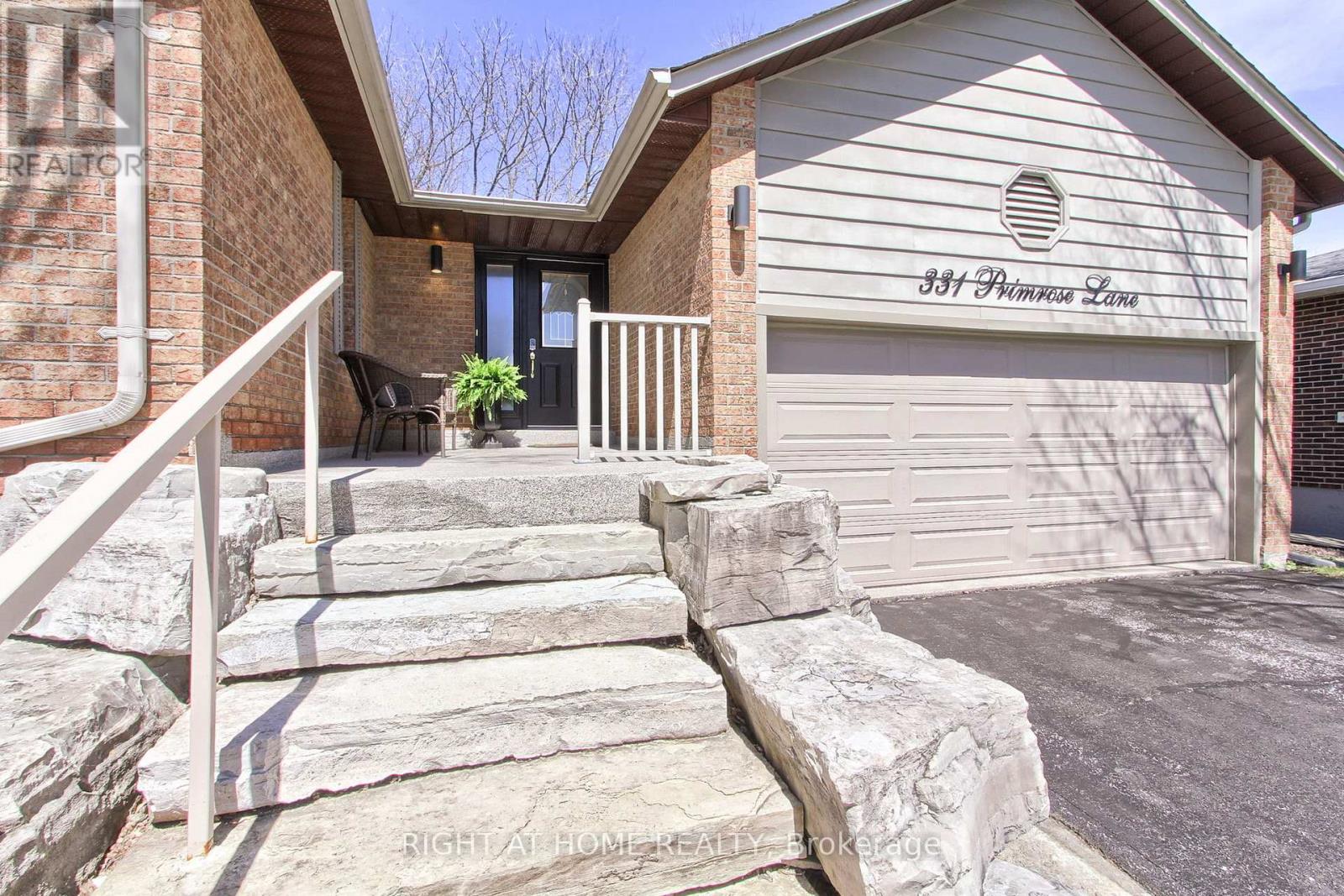 331 Primrose Lane, Newmarket, Ontario  L3Y 5Z3 - Photo 2 - N13051486
