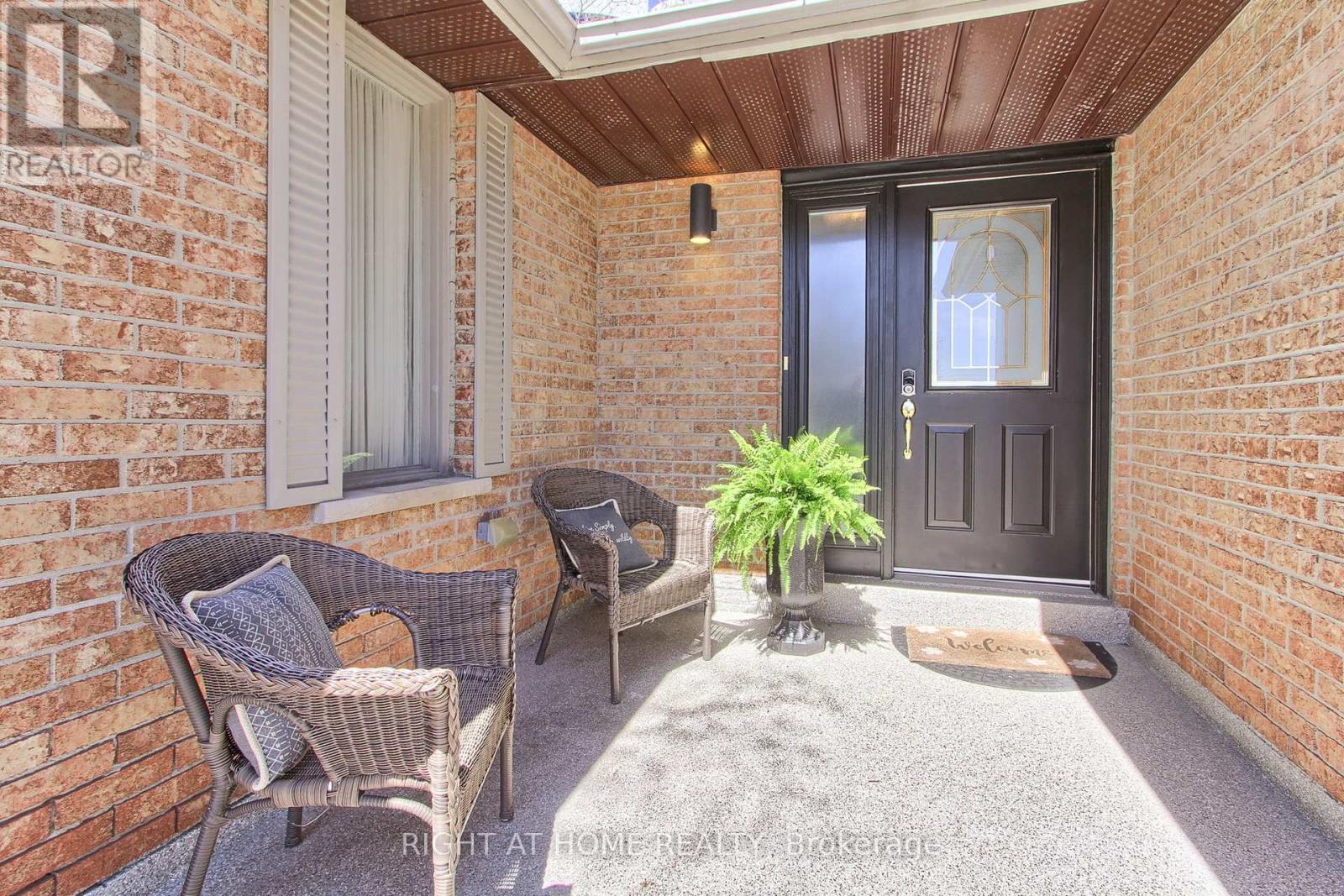 331 Primrose Lane, Newmarket, Ontario  L3Y 5Z3 - Photo 3 - N13051486