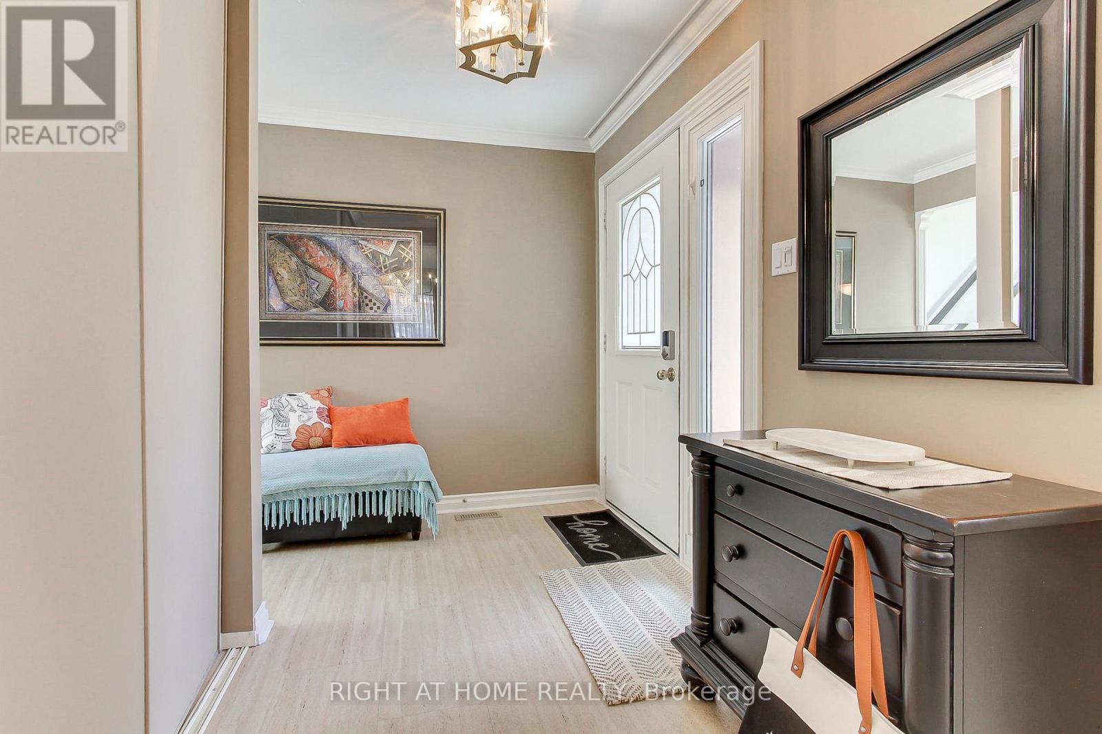 331 Primrose Lane, Newmarket, Ontario  L3Y 5Z3 - Photo 4 - N13051486