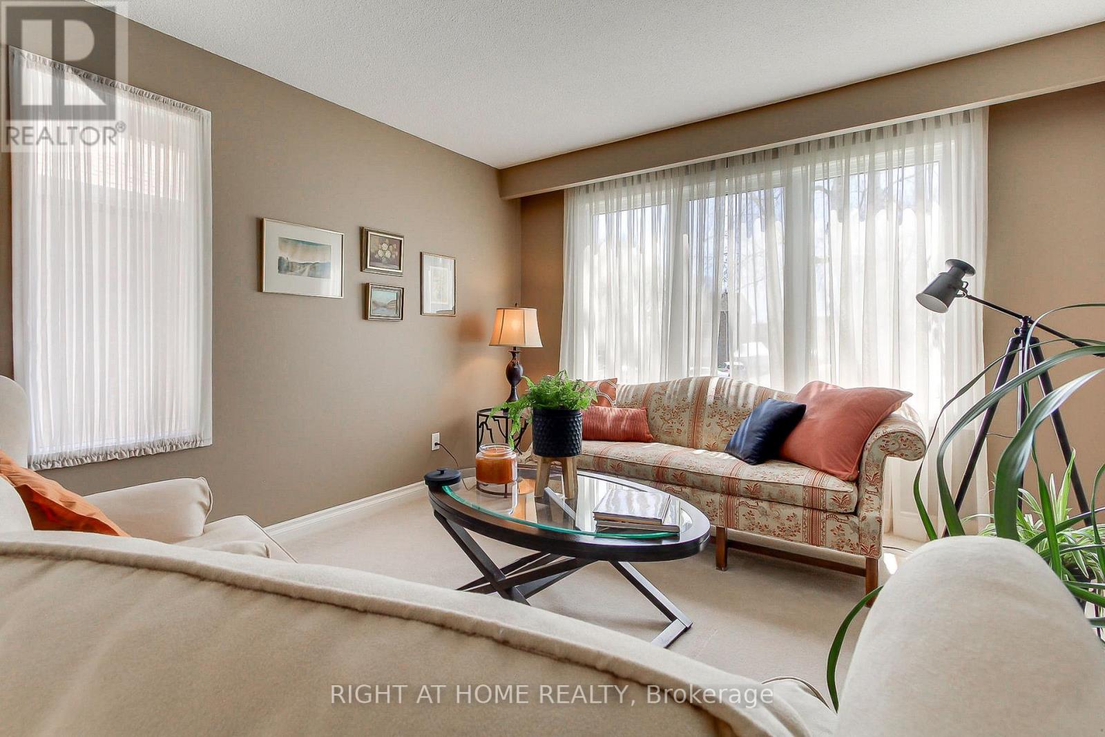 331 Primrose Lane, Newmarket, Ontario  L3Y 5Z3 - Photo 8 - N13051486