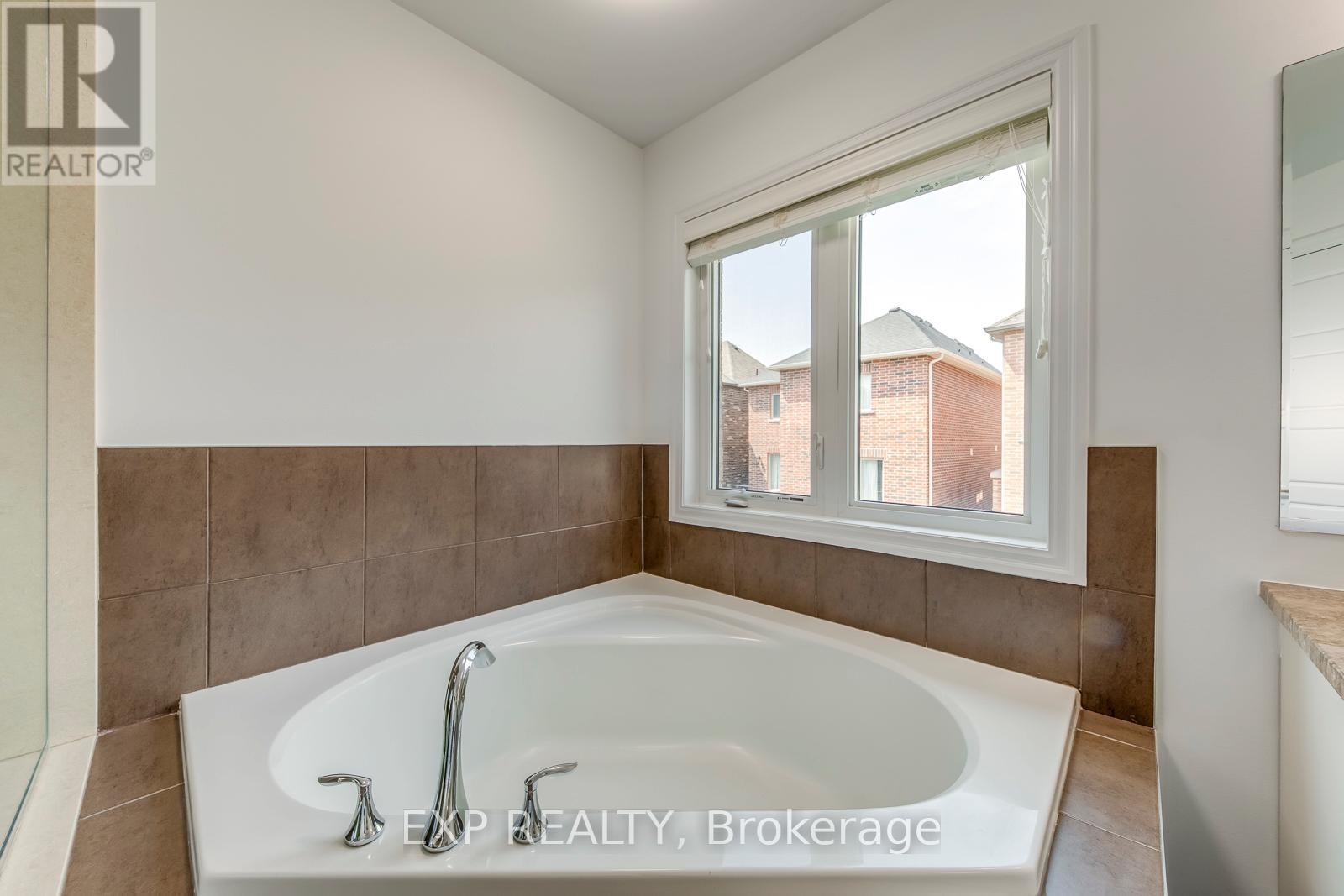 365 Dahlia Trail, Oakville, Ontario  L6M 1L5 - Photo 32 - W13051434