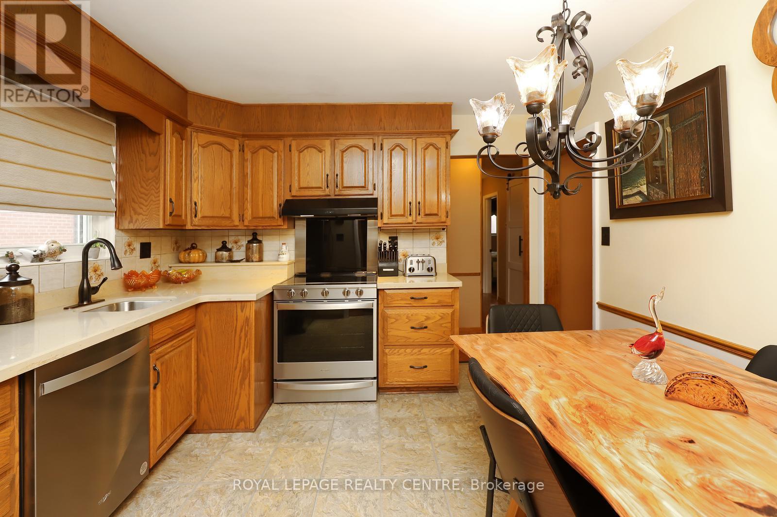 3638 Anniversary Road, Mississauga, Ontario  L5C 2G1 - Photo 3 - W13051476