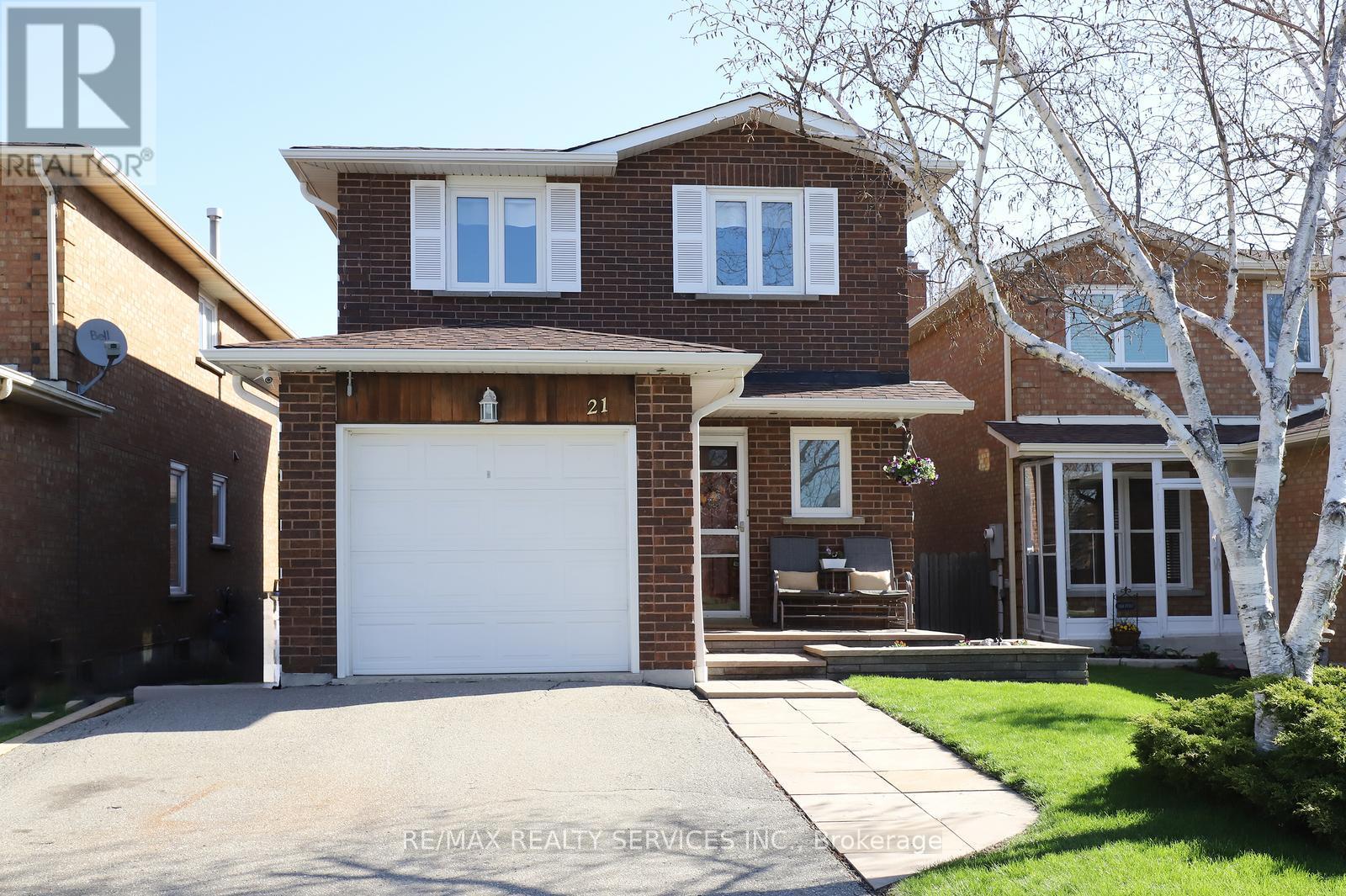 21 SHENSTONE AVENUE, Brampton, Ontario