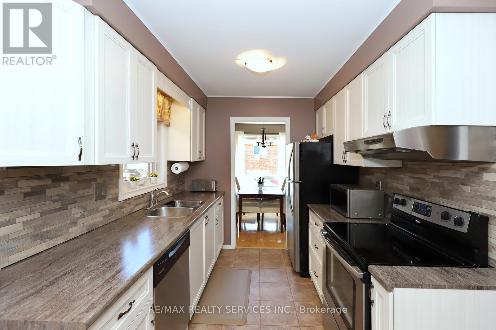 21 Shenstone Avenue, Brampton, Ontario  L6Z 2Y9 - Photo 16 - W13051514